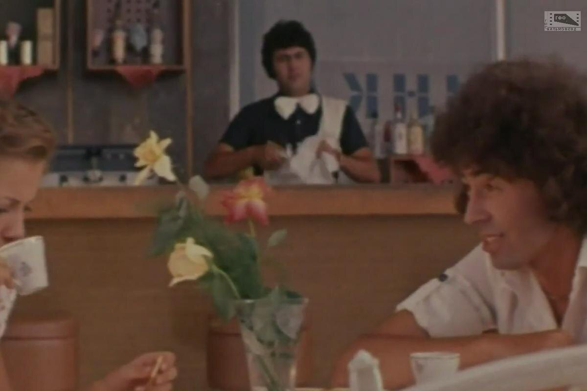 «Госфильмофонд России» / YouTube📷Певец Валерий Леонтьев в роли портного Олега в фильме «На чужом празднике», 1981 год