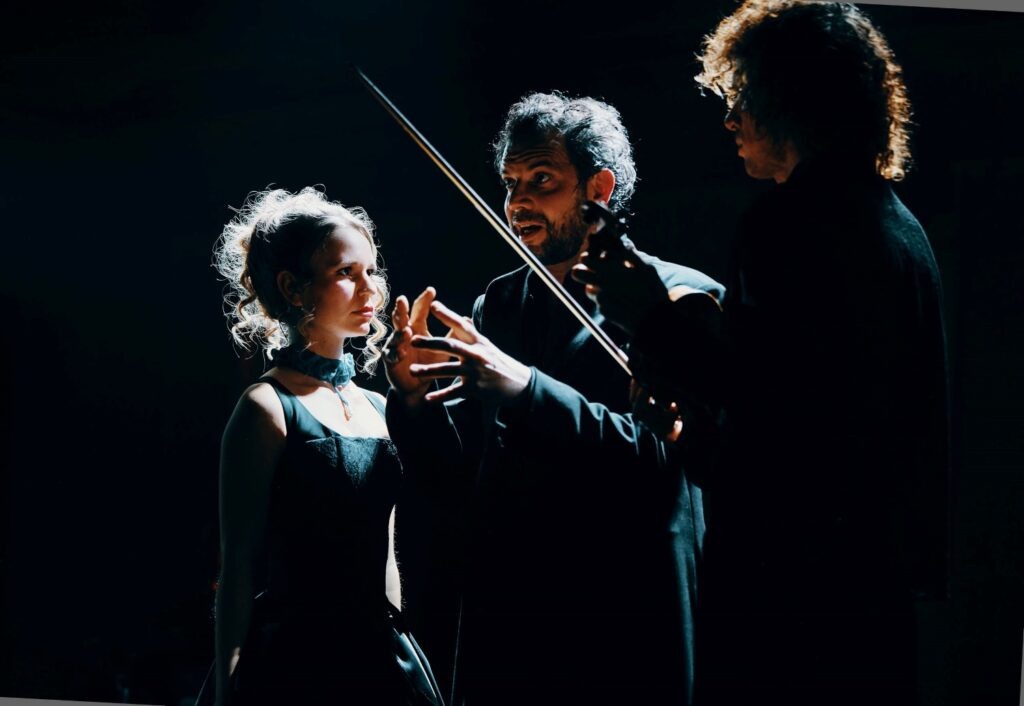    Фото предоставлены пресс-службой проекта. Фотограф Геворг Арутюнян Источник фото: Театр To Go