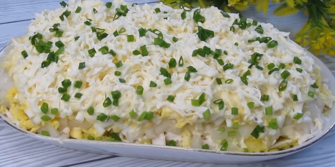 Любим этот салат и всё, один из любимых. А за то, что всё просто, нежно и вкусно.