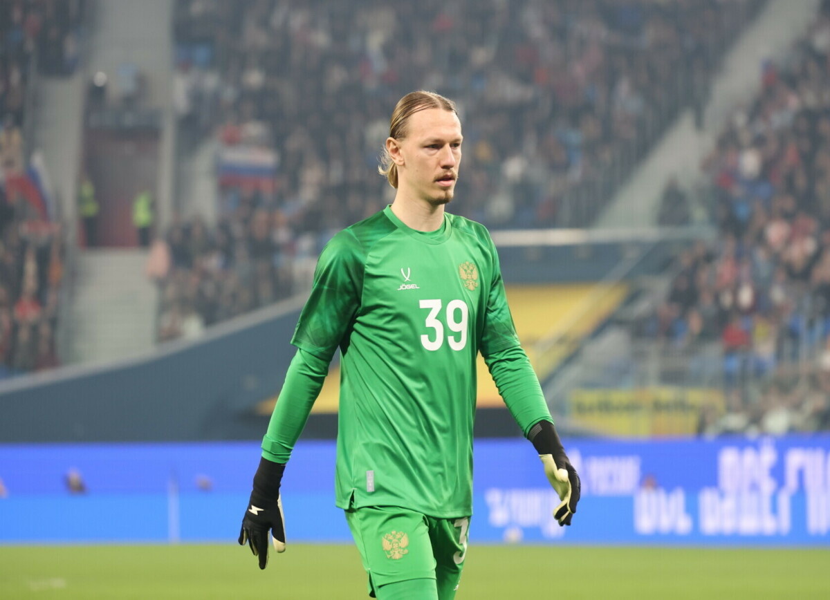     Во Франции отреагировали на ляп Сафонова в матче с Перу