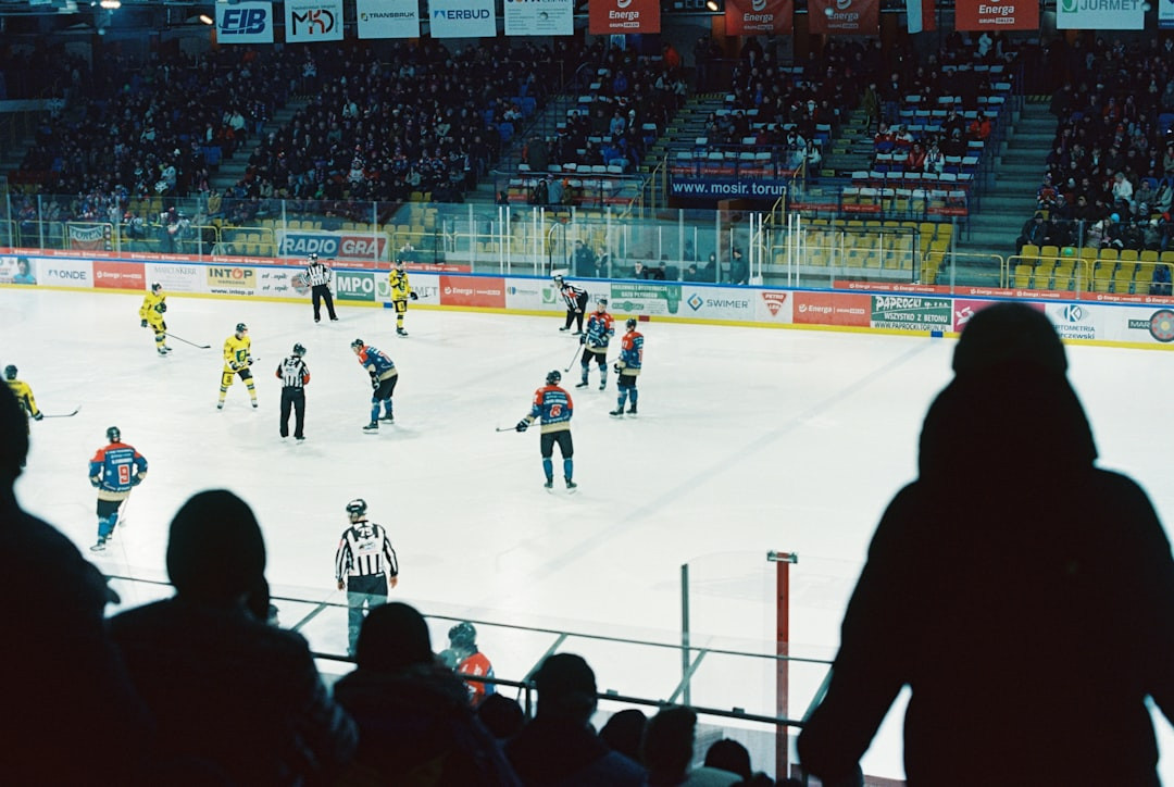    Овечкин vs Гретцки: 40-летний российский снайпер продолжает охоту за хоккейным святым Граалем 🏒✨