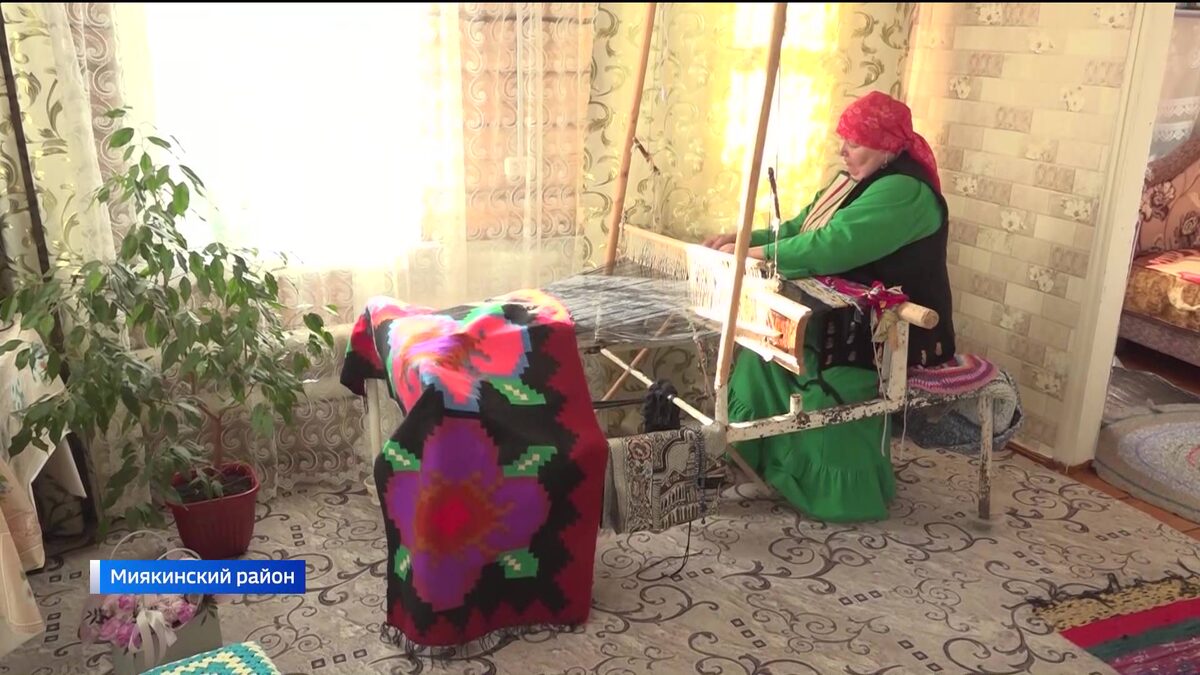    «Вести» побывали в Миякинском районе Башкирии, где мастерицы создают ковры по старинным демским узорам