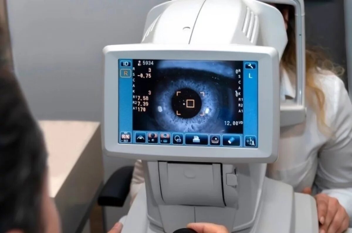    Врач в Омске нашла червя-паразита в глазу пациентки