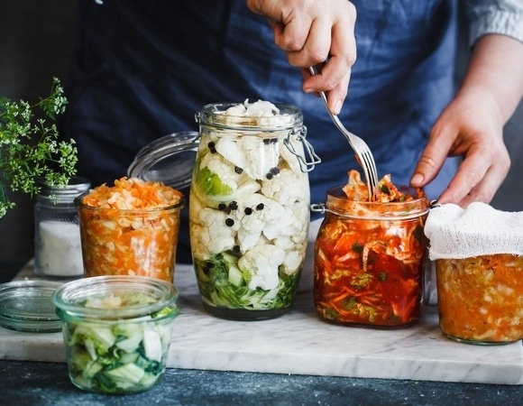 Не только капуста: стало известно, какие продукты можно квасить и чем они полезны