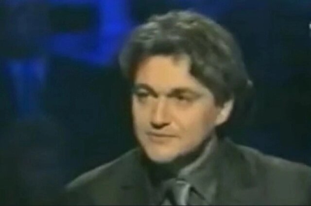    Молодой Дмитрий Дибров ведёт программу «О, счастливчик!». Фото: кадр видео