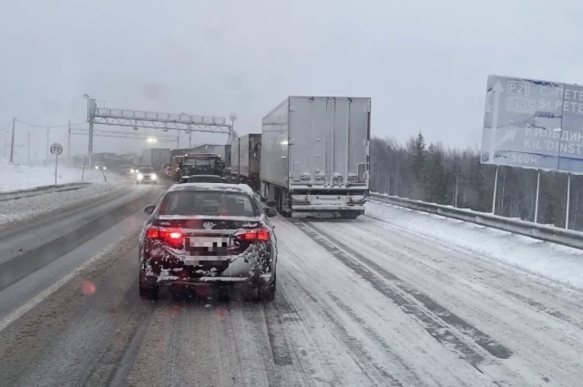    Ряд дорог в Мурманской области закрыты для поезда из-за непогоды