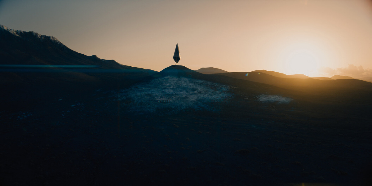 Планета на закате и загадочный космический объект из сериала «Основание» - визуальный символ судьбы, научных открытий и мистической силы, объединяющих внеземные цивилизации и важнейшие события будущего, (источник: kinopoisk.ru)