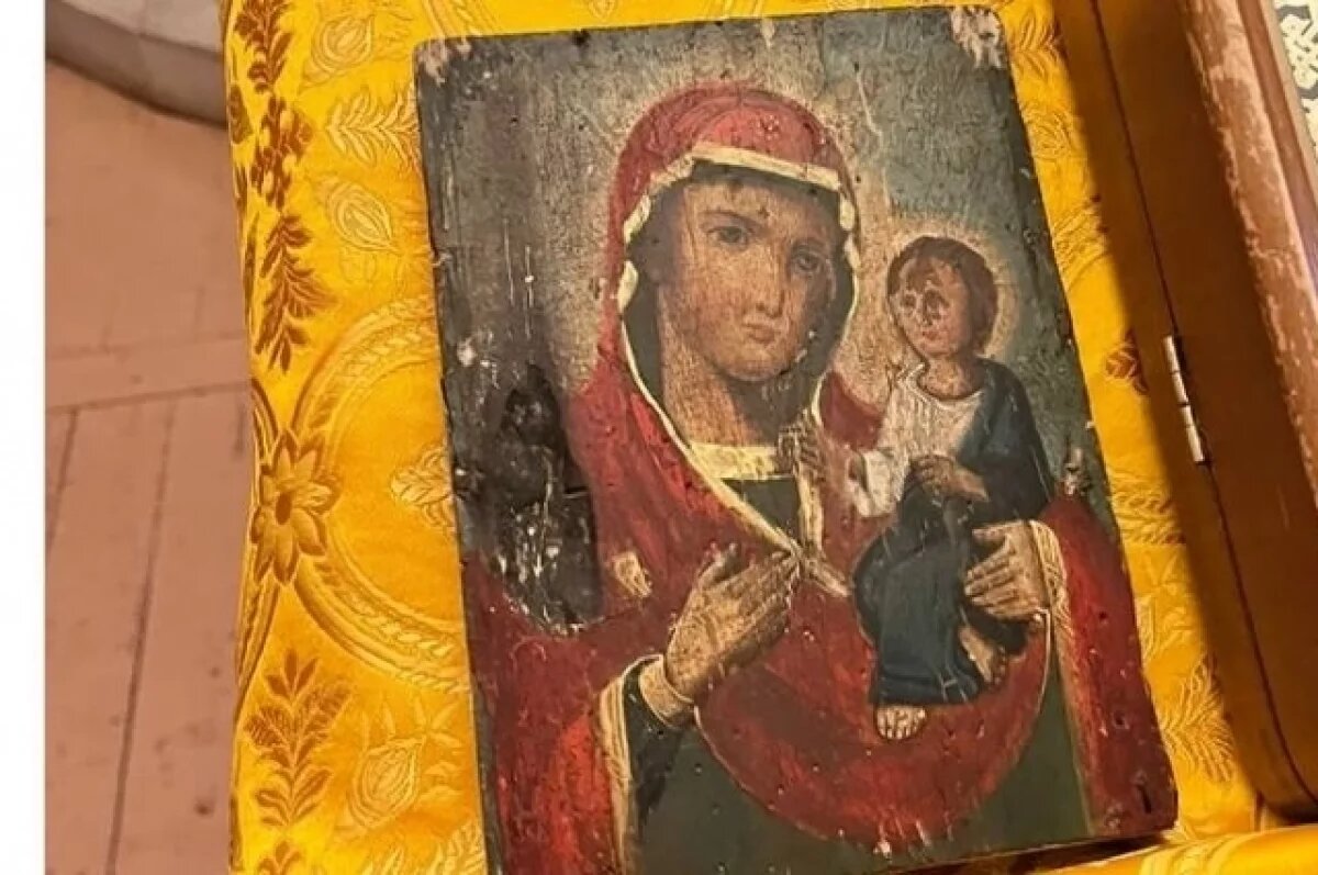    В Орле в Троице-Васильевском храме обрели икону, уцелевшую в огне