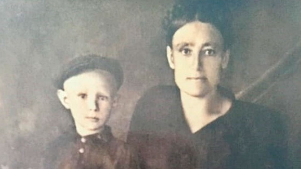 Александр Михайлов с мамой