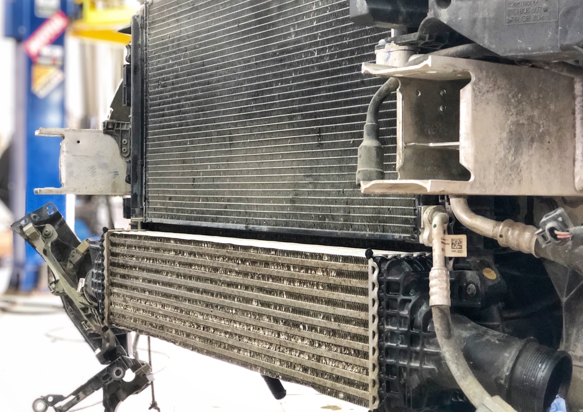 Соты интеркулера забиты пылью и грязью 