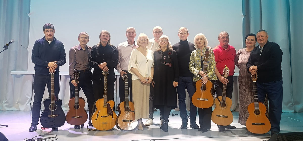 Сплочённая команда бардов и журналистов всегда готова радовать земляков