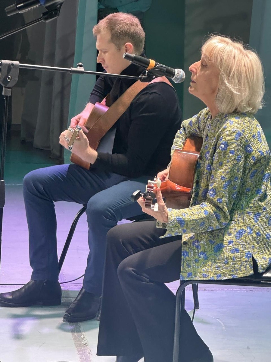 Меняясь в соответствии со временем, бардовская песня по-прежнему помогает сохранять нам всем душевные качества