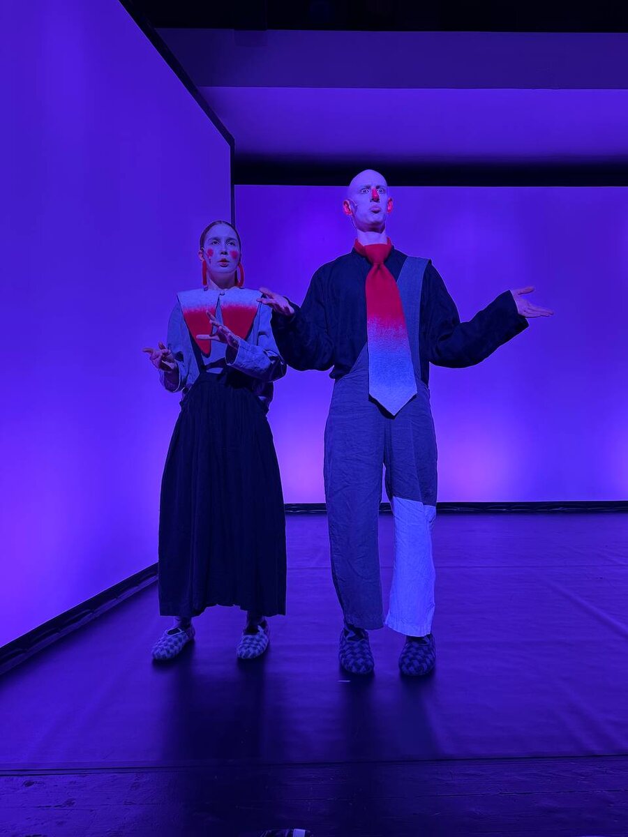 Сцена из спектакля «И я там был». Театр Наций. Фото автора.