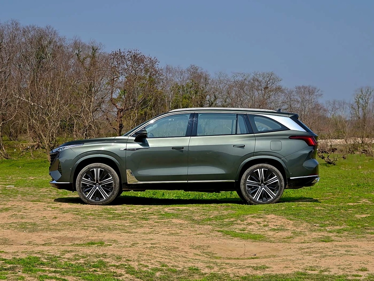 MG RX9(Москвич М90). Источник фотографии - Яндекс картинки 