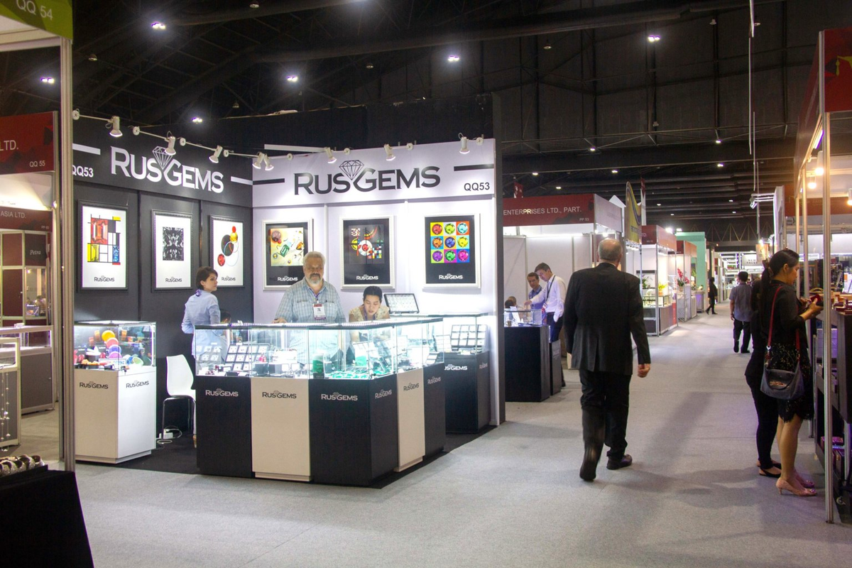 RusGems – бренд, объединивший под собой несколько российских компаний-производителей и поставщиков ювелирного каменного сырья и огранки.