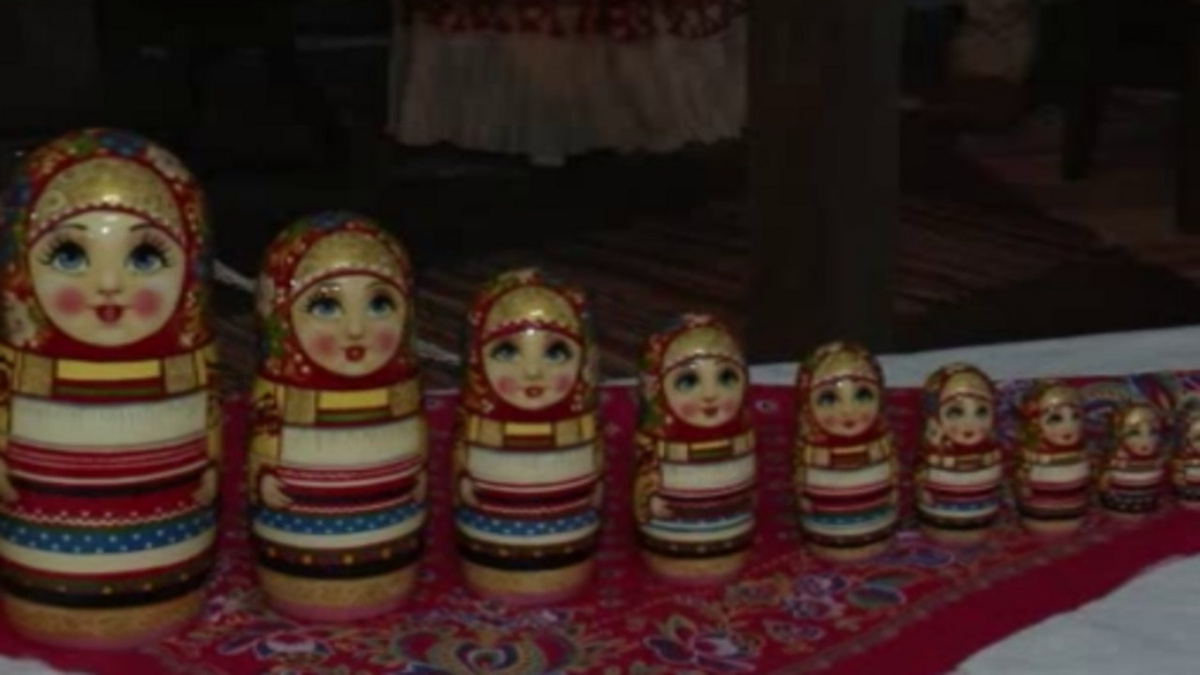    В запасниках курского краеведческого музея хранятся курские красавицы в традиционных нарядах