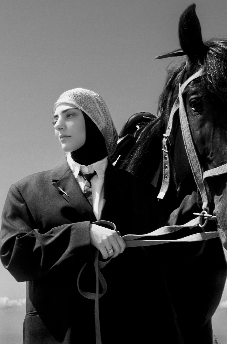 Брошь Shält и кольцо Hazna бренда Mayralla