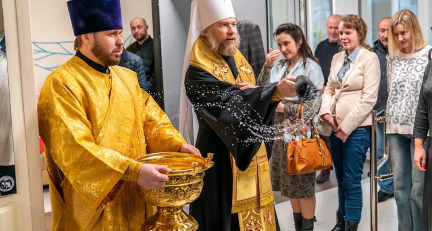    Митрополит Воронежский и Лискинский Леонтий освятил радиотерапевтический корпус областного онкодиспансера