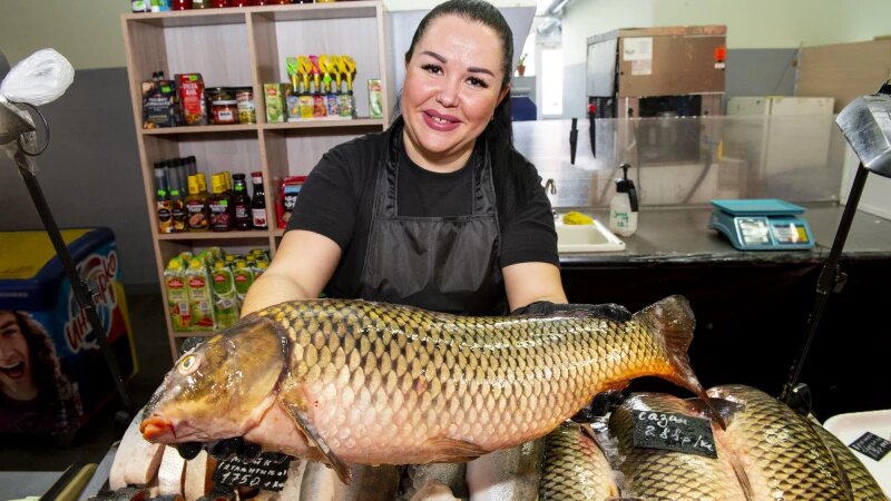     Широкий выбор рыбы и морских деликатесов порадует взыскательных покупателей «Сельхозрынка». Фото: Анна Зайкова.