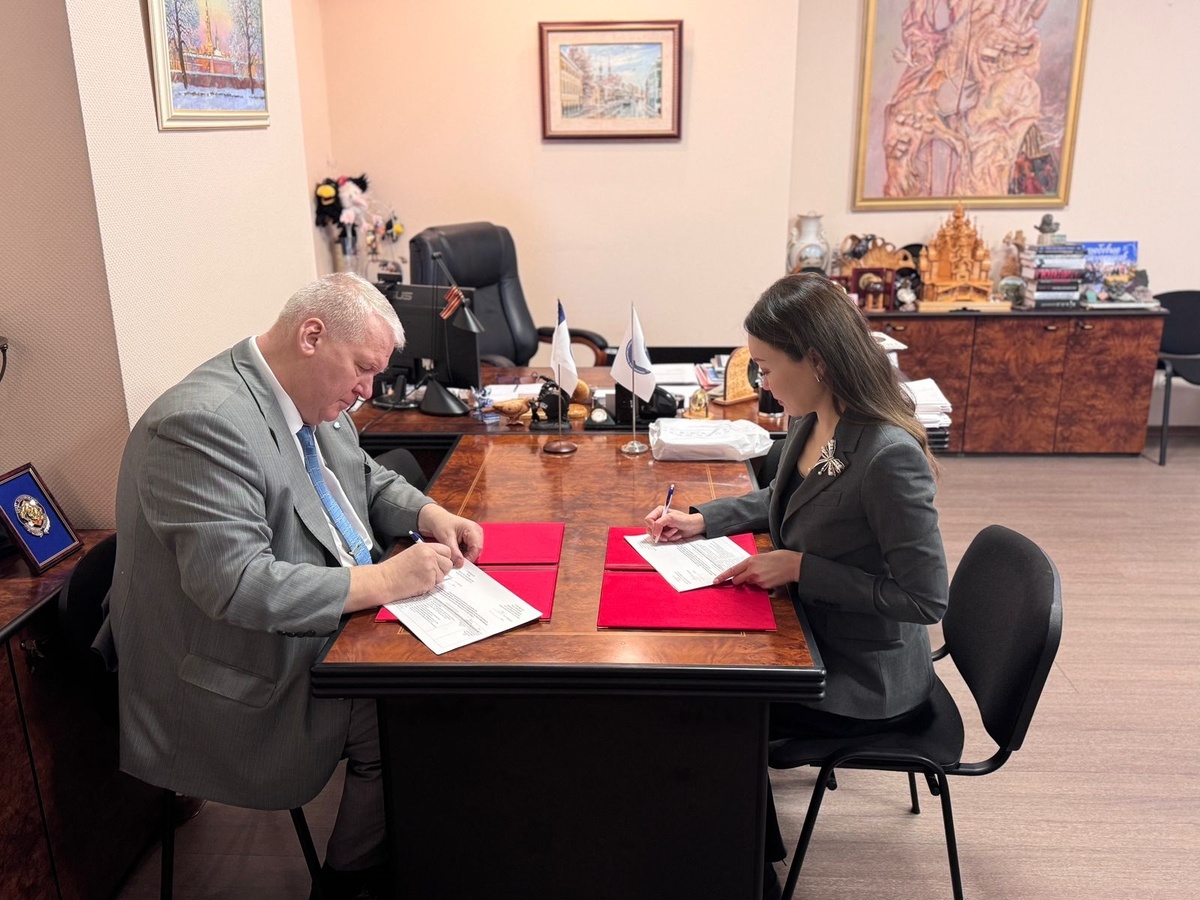 Ректор ПетрГУ Анатолий Воронин и директор по персоналу Системного оператора Байрта Первеева 