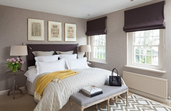 Современная спальня с римскими шторами