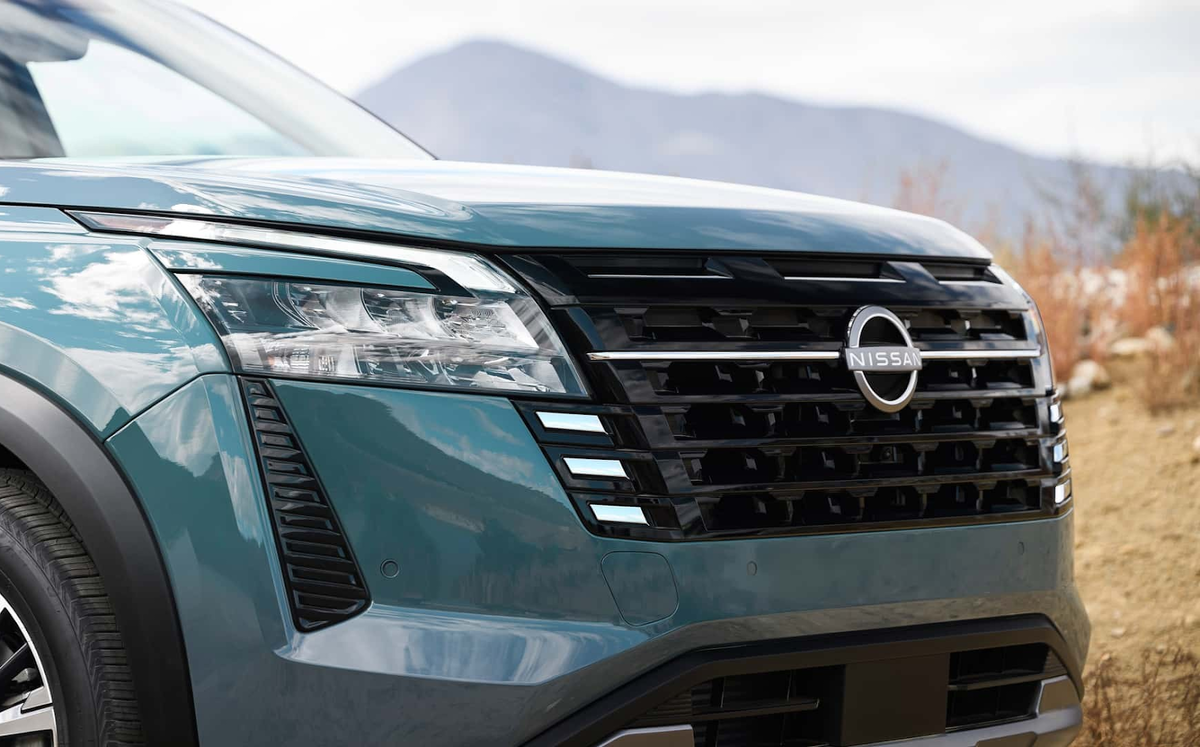 Детали передней части Nissan Pathfinder 2026 модельного года