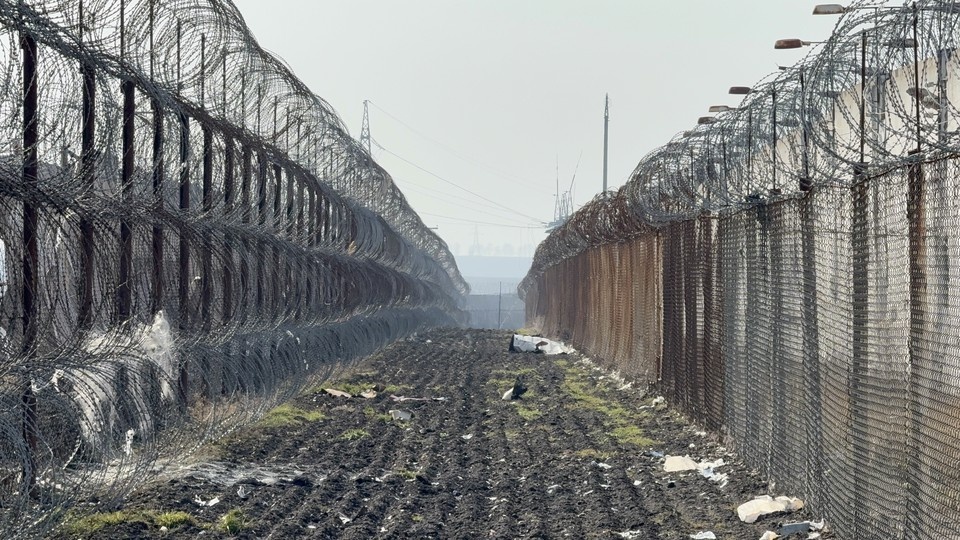    Грузовик с оружием пытался попасть в колонию на Урале Александр КОЦ