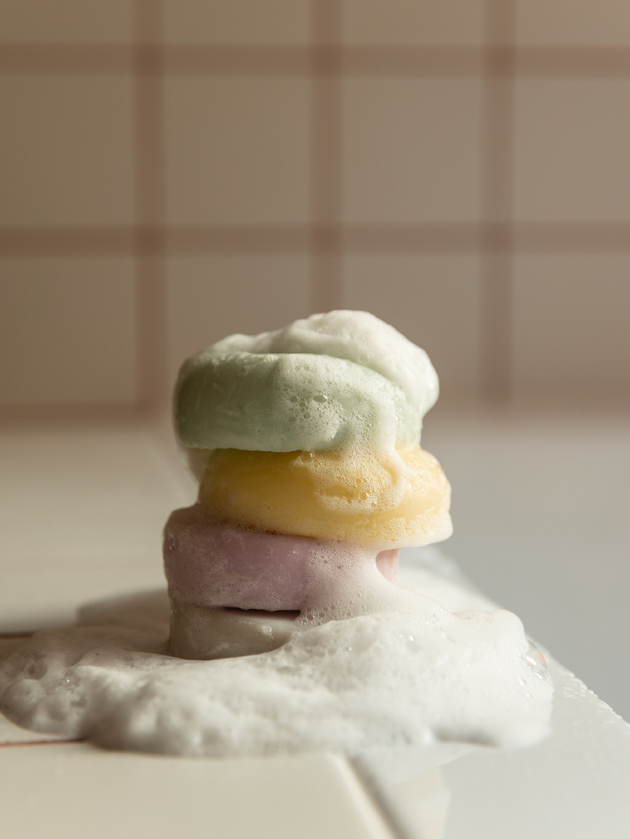 На фото: твердые геля для душа be.sage