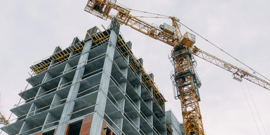 Свободная планировка или удобная иллюзия: что скрывают дома на колоннах