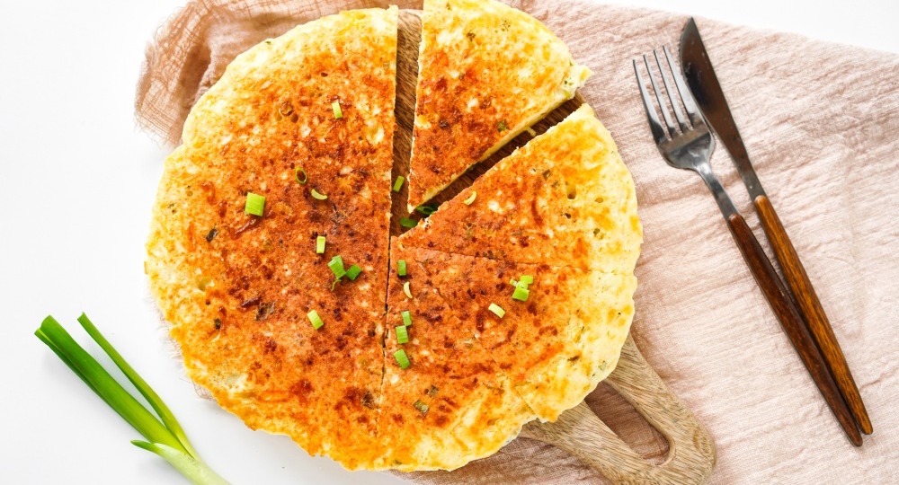 Сырная лепёшка на сковороде с творогом