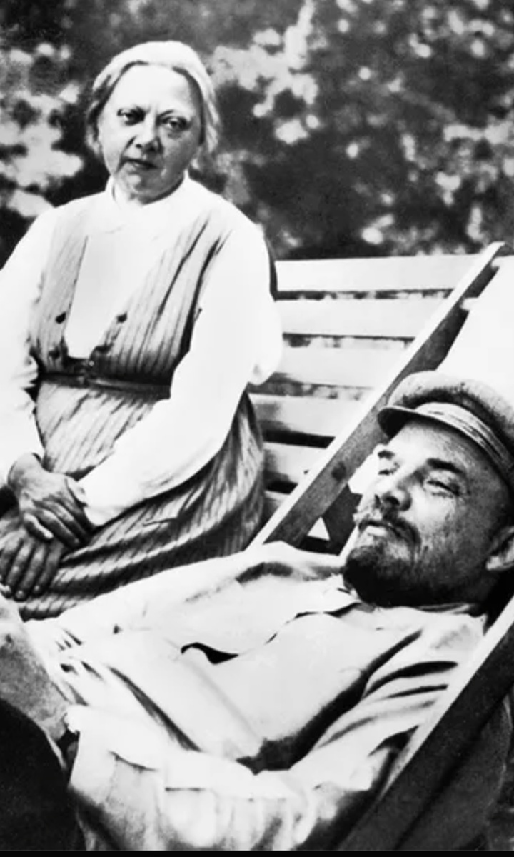 Ленин лежит