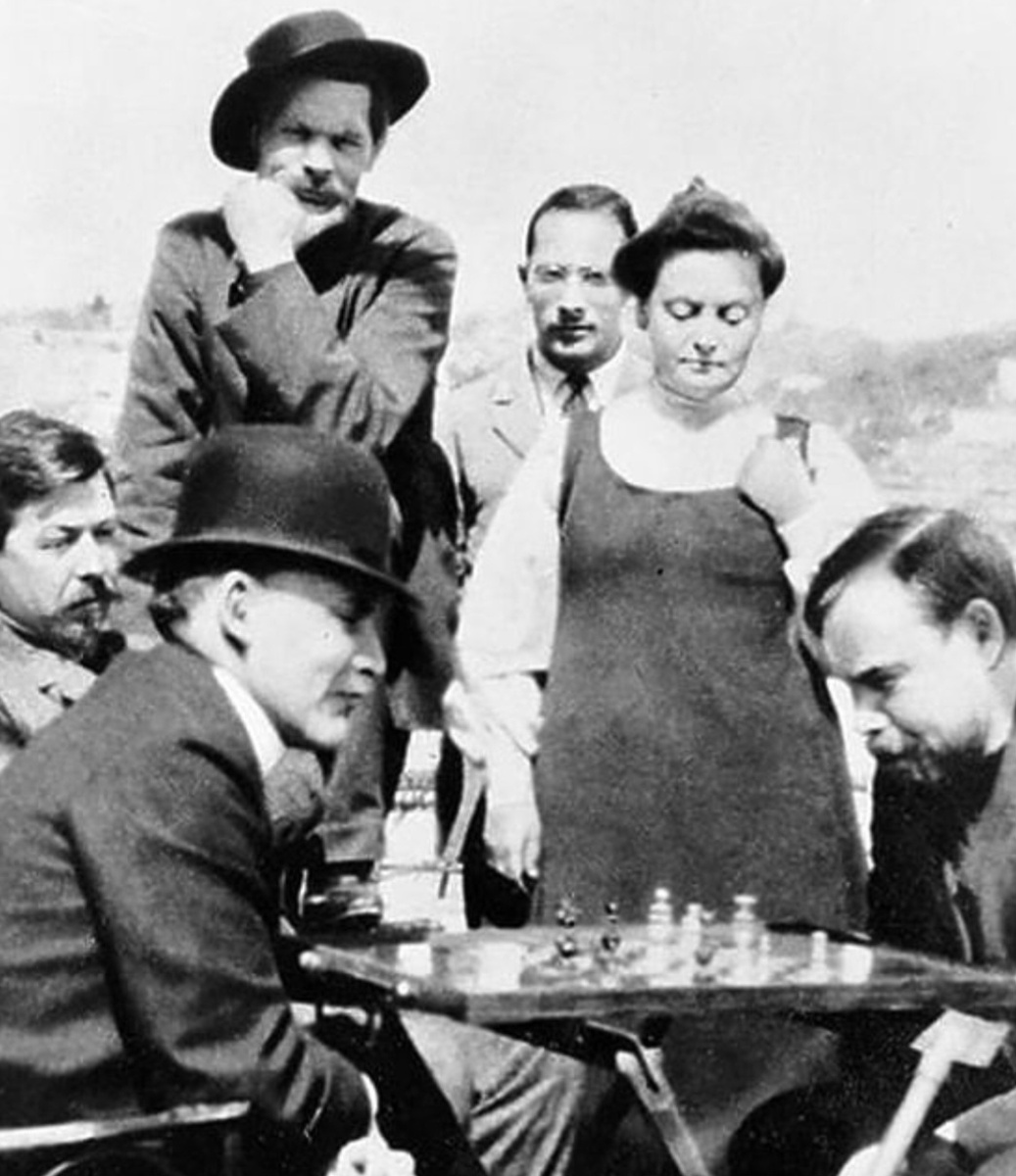 Ленин играет