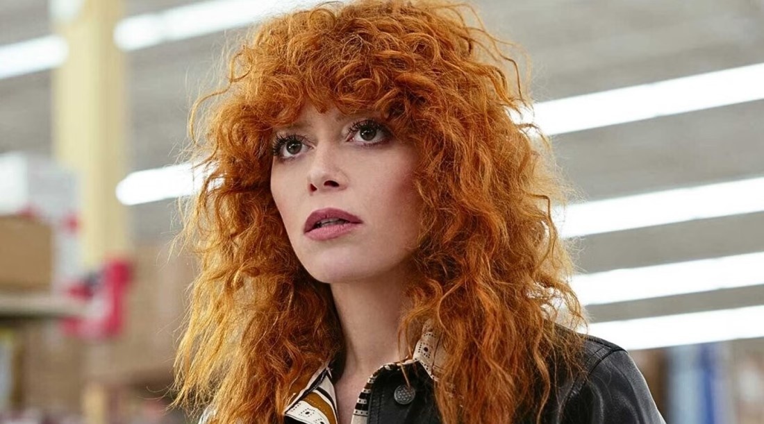     Кадр из 2 сезона сериала «Покерфейс» (2025)