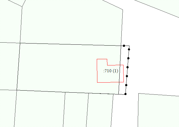 Здание выходит на земли гос.собственности