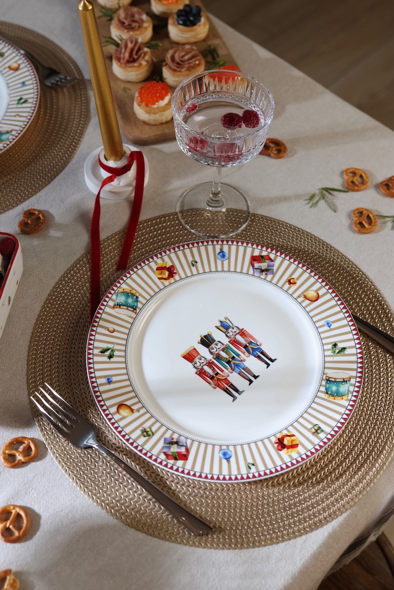 Обеденная тарелка Diente, столовые приборы Majesty