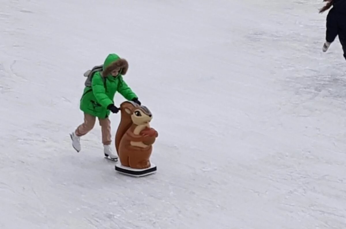    В Омске начали заливку самого большого в городе открытого катка