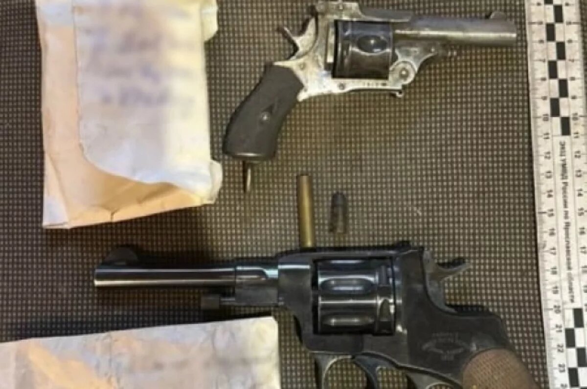    В Ярославле во время ремонта нашли револьверы и патроны в стене