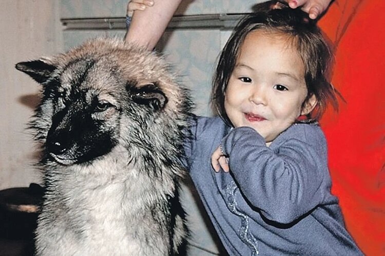 Карина проводила дни в тайге со своим четвероногим другом. Фото: МЧС