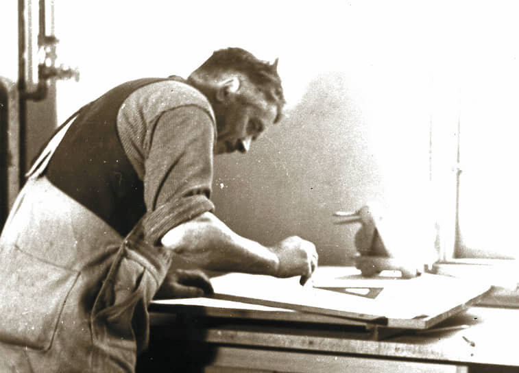 Оле за процессом создания той самой утки на колёсиках.