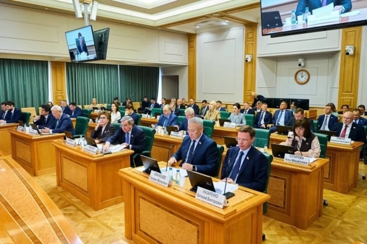    На заседаниях Комитетов было уделено внимание развитию образования, культуры, транспортной и социальной инфраструктуры, нефтегазовой отрасли.