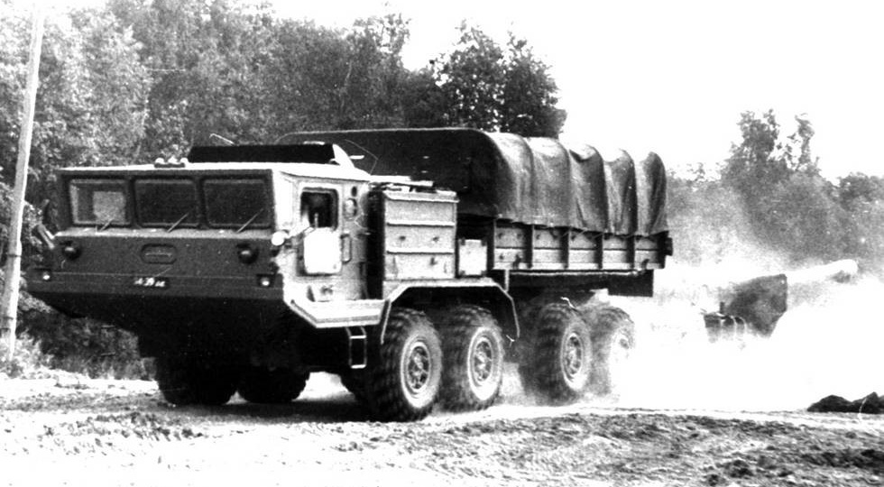 БАЗ-6593 – редкий брянский тягач