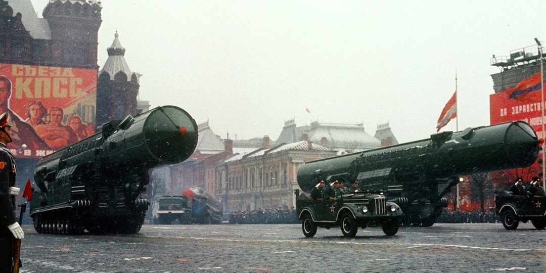 Что такое "Гонка вооружений" и почему ее так назвали?