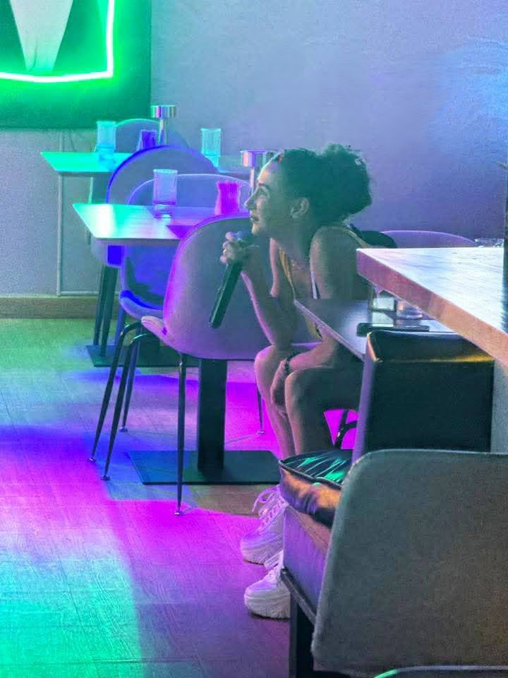 Эрика в ночном заведении