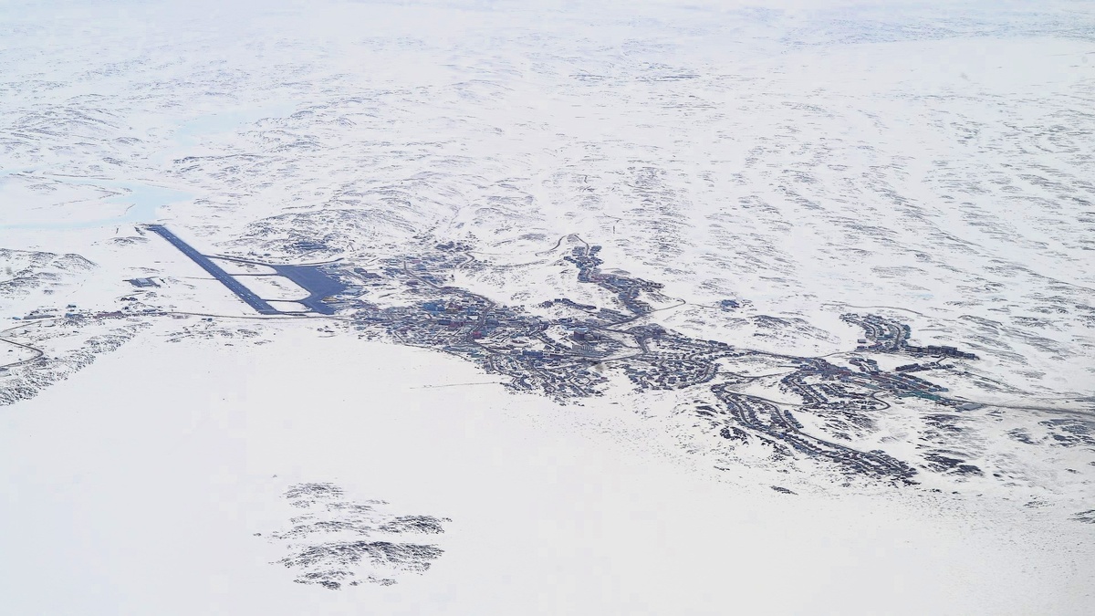 Икалуит расположен в горах Эверетта. 