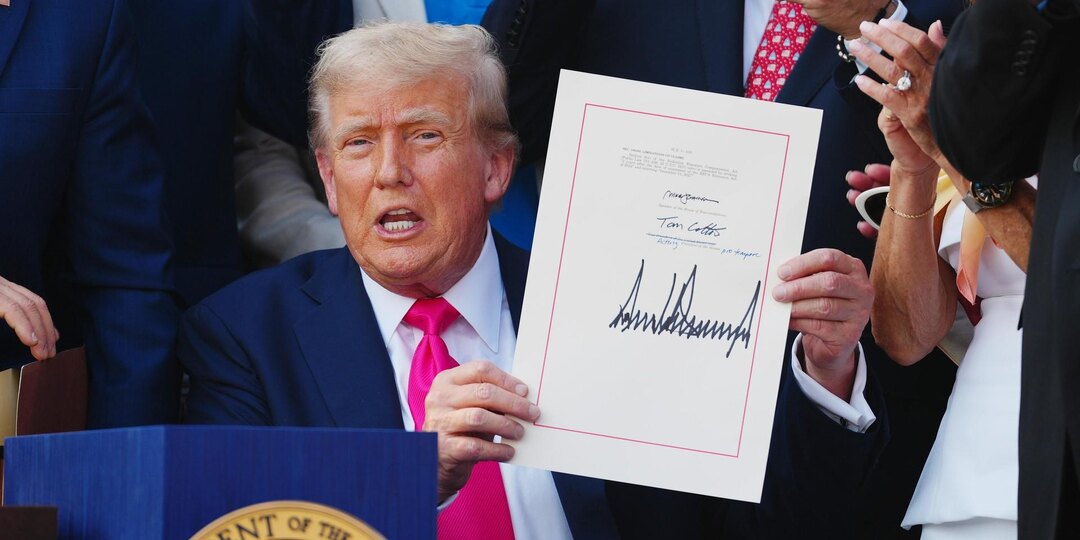 Психолог рассказал, что говорит о Трампе его размашистая подпись