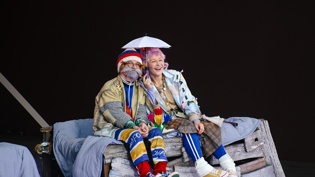 Павел Акимкин и Юлия Пересильд в спектакле 'Вафельное сердце'. Фото: пресс-служба