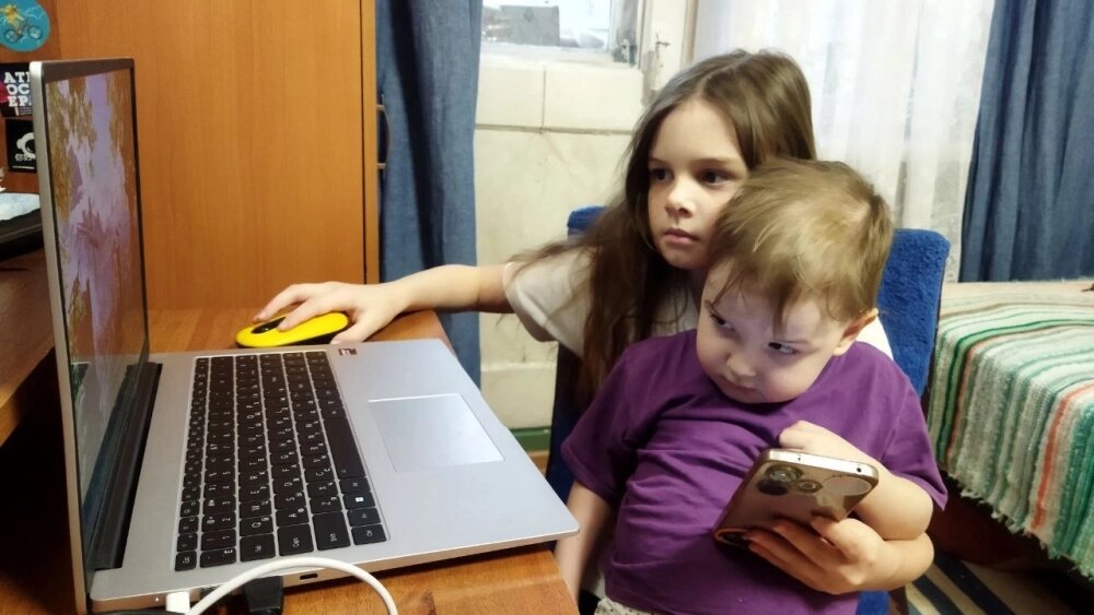    Современные дети с младенчества окунаются в интернет-пространство. Фото: «АиФ-Урал»/ Настасья Боженко