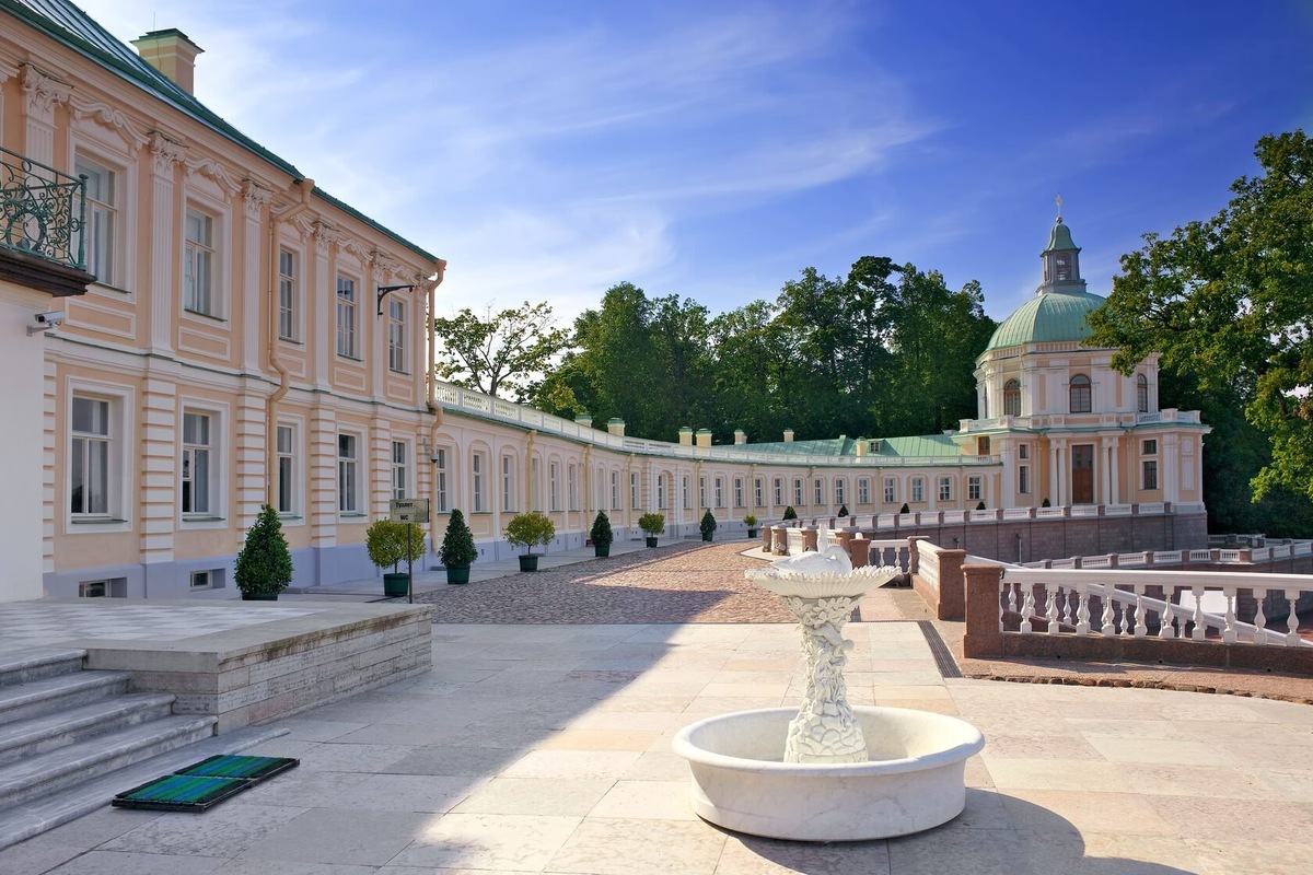 Главный фасад Большого дворца князя Александра Даниловича Меншикова