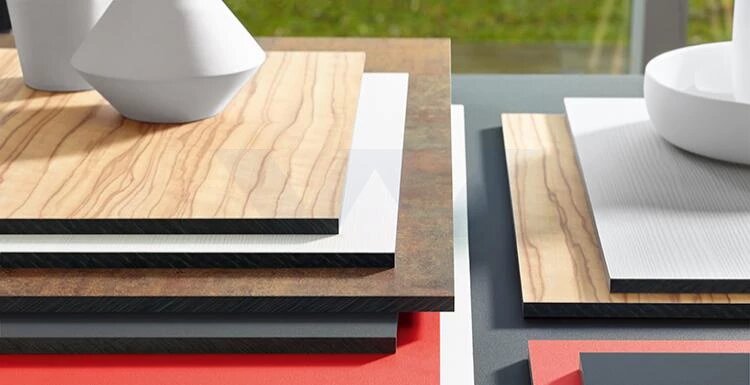 Разнообразие декоров. Возможность изготовить столешницу как из HPL compact 12 мм, так и HPL на влагостойкой фанере толщиной 19 мм.