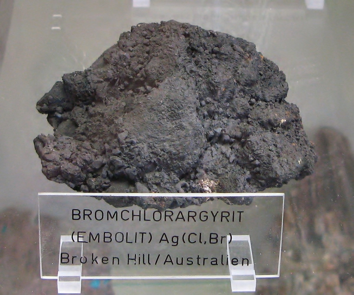 Бромхлораргирит (эмболит Ag (Br, Cl). Местонахождение Брокен-Хилл, Австралия. Фото: взято из en.wikipedia.org